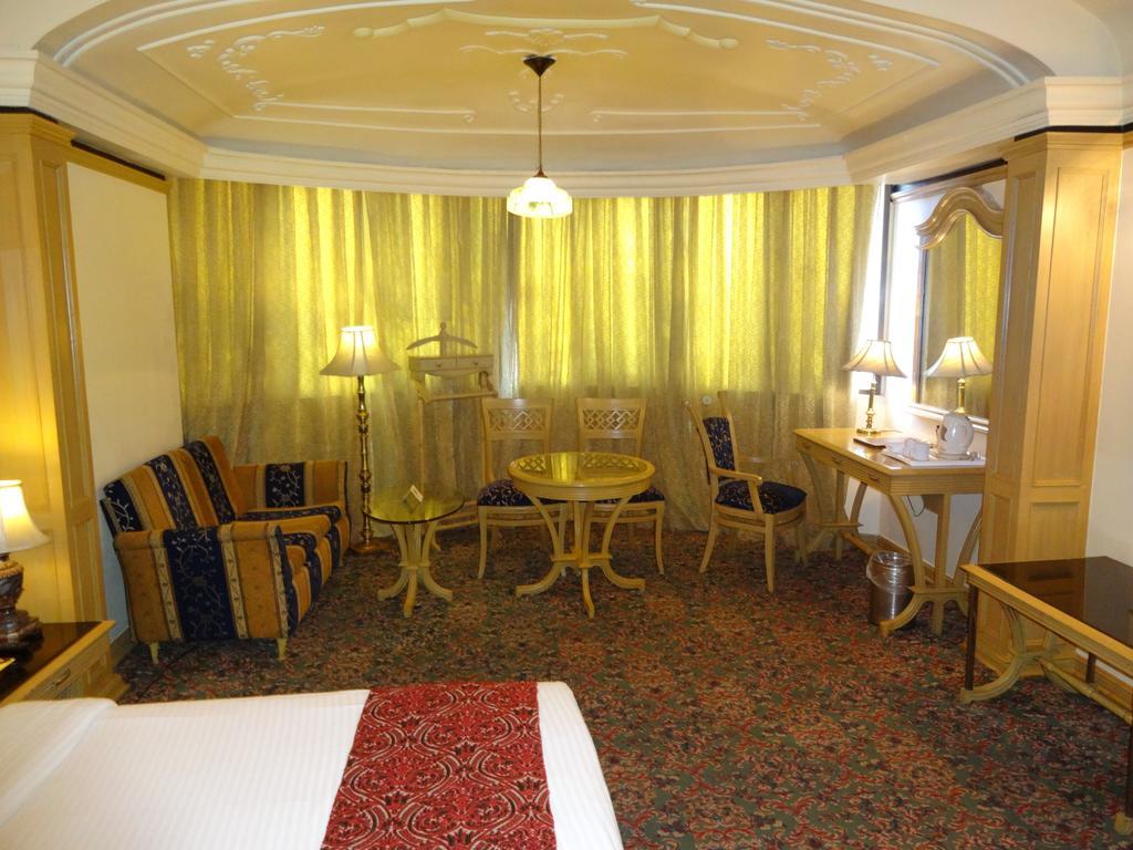 Hotel Babylon International Rāipur Rom bilde